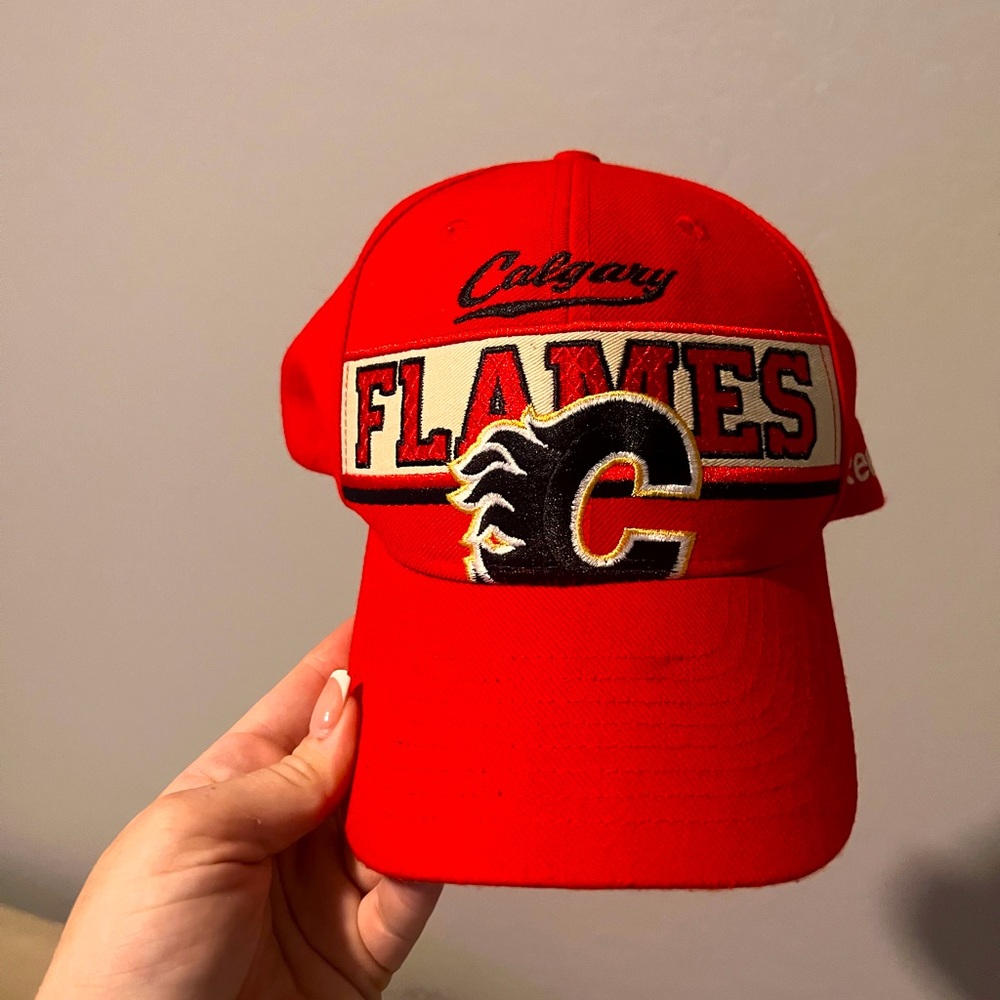 2 Calgary Flames Hats